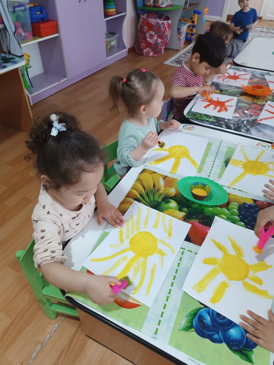 Нетрадиционное рисование в младшей группе  " Солнышко лучистое"