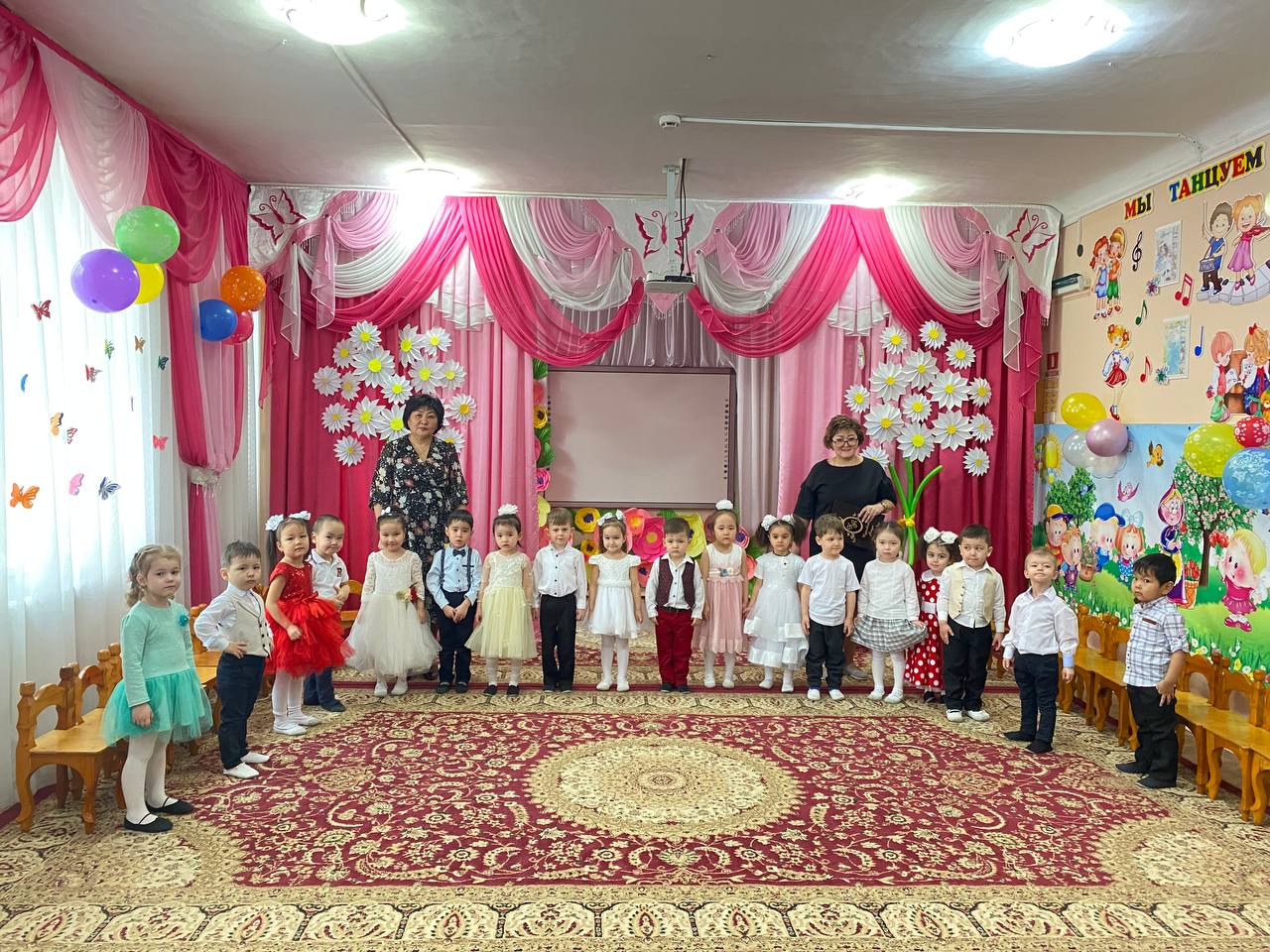 Утренник 8 Марта  в средней группе № 12 "Теремок"