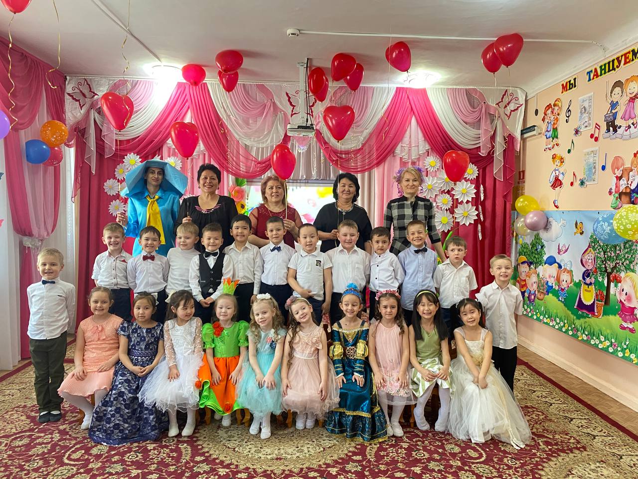 ВЕСЕННИЙ УТРЕННИК К 8  МАРТА В ПРЕДШКОЛЬНОЙ ГРУППЕ № 8