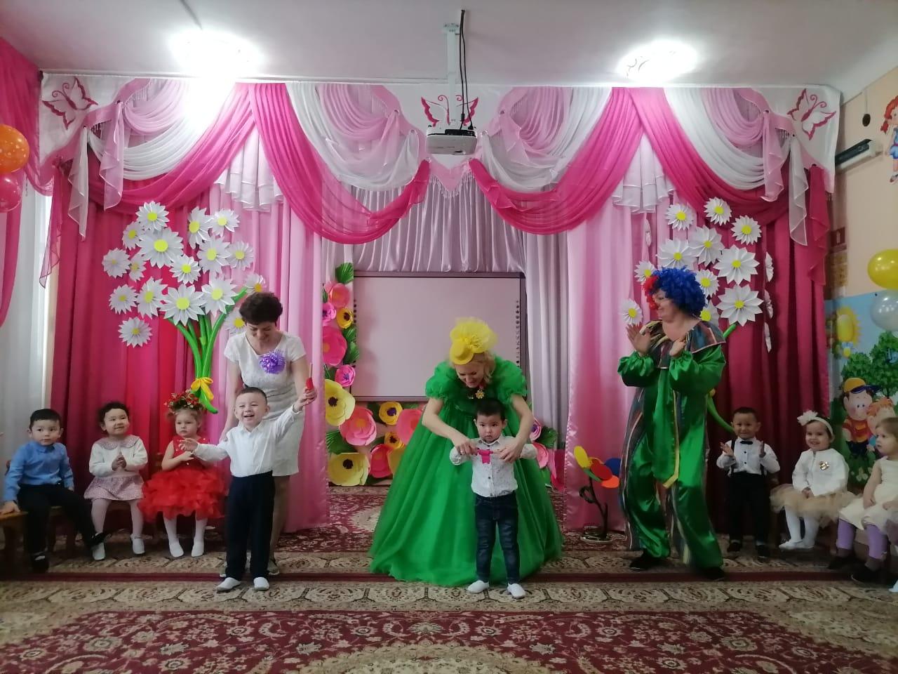 Утренник к Международному Женскому дню  8 Марта в младшей группе № 1 "Белочка"