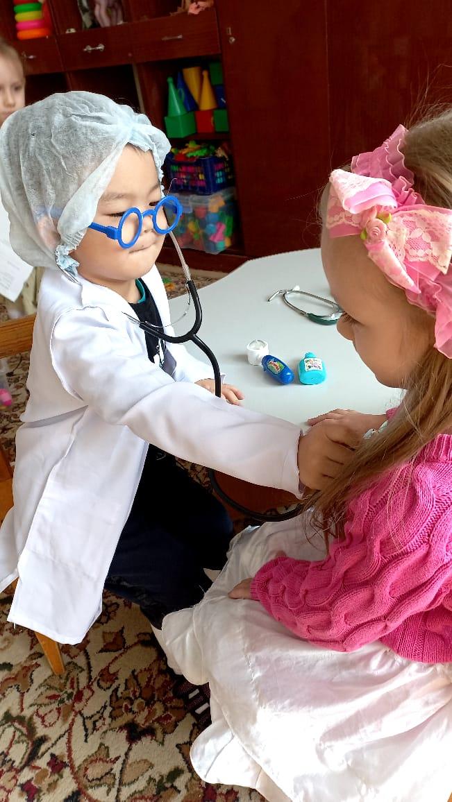 Сюжетно-ролевая игра "Поликлиника".Старшая группа №5